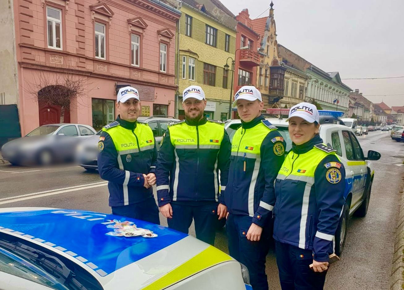 Mărțișoare de la polițiști