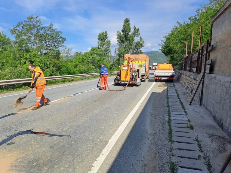 CJ atribuie contracte de aproape 25 milioane euro pentru întreținerea drumurilor județene