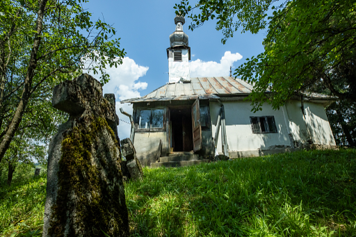 Ruta bisericilor de lemn: Biserica Ortodoxă Sfinții Arhangheli Mihail și Gavril – Luncasprie, Bihor