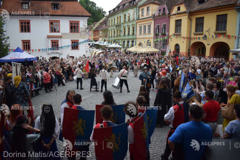 Festivalul Sighişoara Medievală, deschis de parada participanţilor –