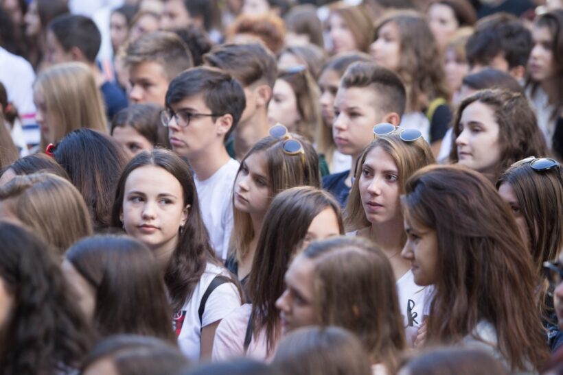 O treime dintre elevii de 15 ani din România văd școala ca pe o pierdere de timp –