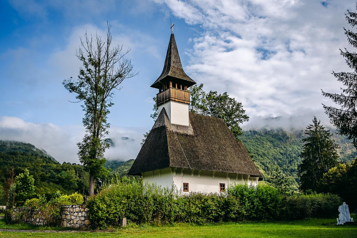 Biserica de lemn ”Sfântul Nicolae” a Mănăstirii Lupșa, Alba –