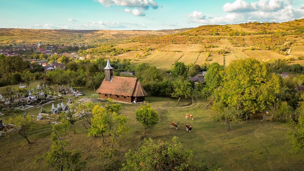 Ruta bisericilor de lemn: Biserica de lemn „Sf. Prooroc Ilie” din Petriș, Bistrița-Năsăud