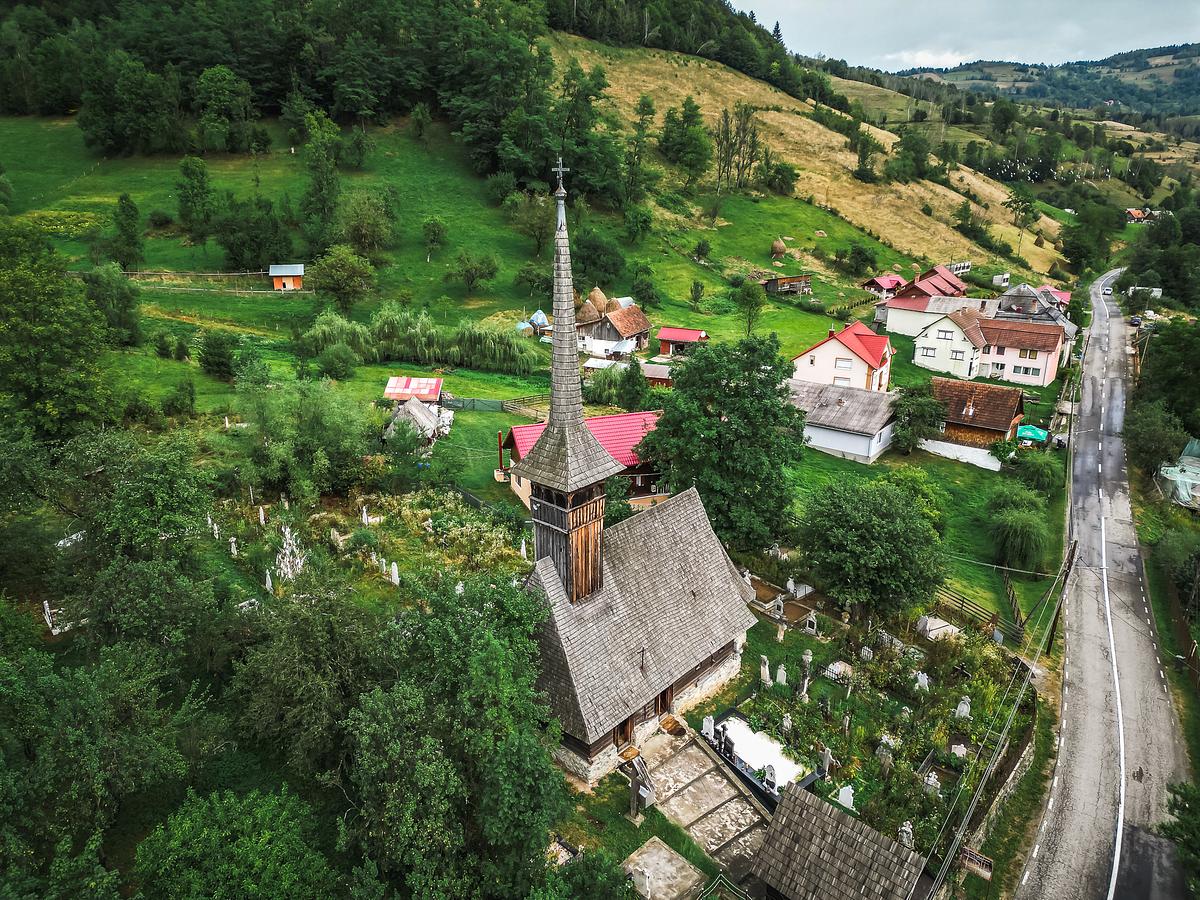 Ruta bisericilor de lemn: Biserica de lemn „Sfinții Trei Ierarhi” din Goiești, Alba