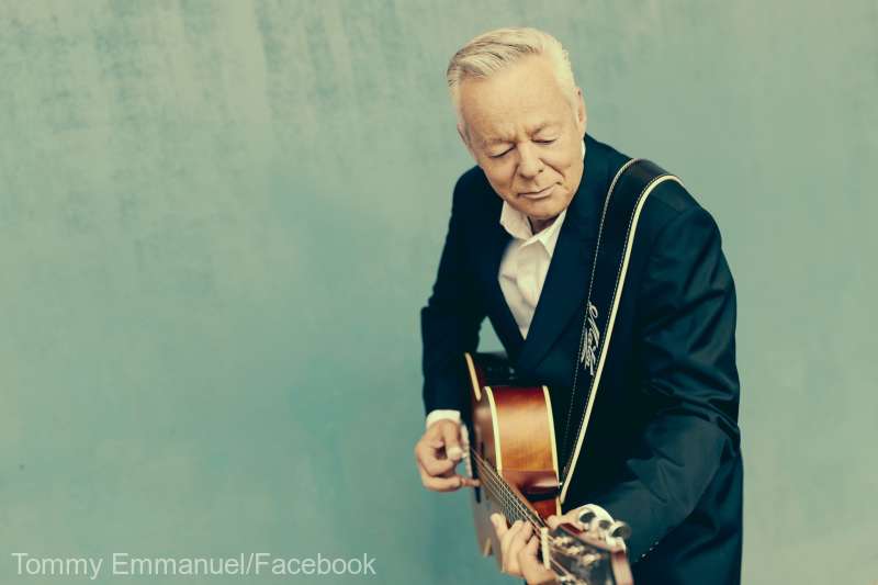 Unul dintre cei mai titraţi chitarişti, Tommy Emmanuel, va concerta la Festivalul Harmonia Cordis –