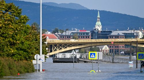 La Budapesta, nivelul Dunării va mai creşte cu încă 50 de centimetri până sâmbătă seara