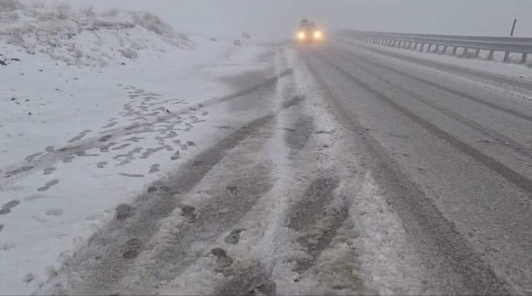 Strat de zăpadă de 5 cm pe Transalpina