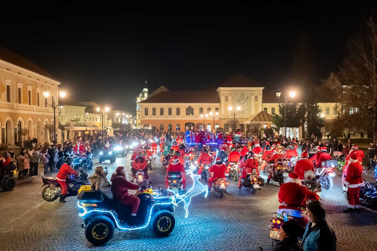 Parada pe motociclete a ajutoarelor lui Moș Nicolae la Sfântu Gheorghe