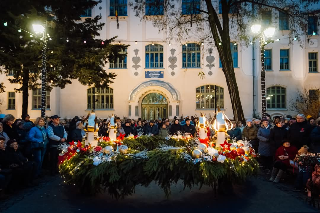 A fost aprinsă a doua lumânare de Advent