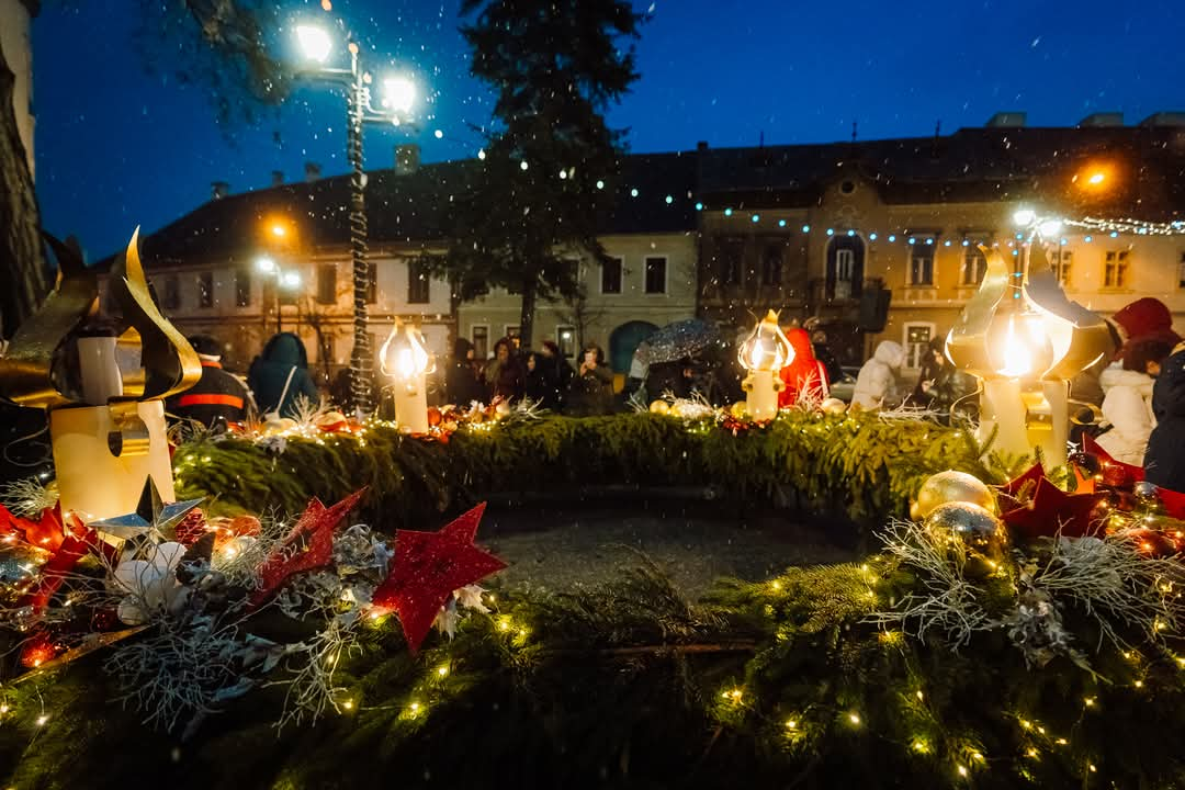 A fost aprinsă a treia lumânare de Advent