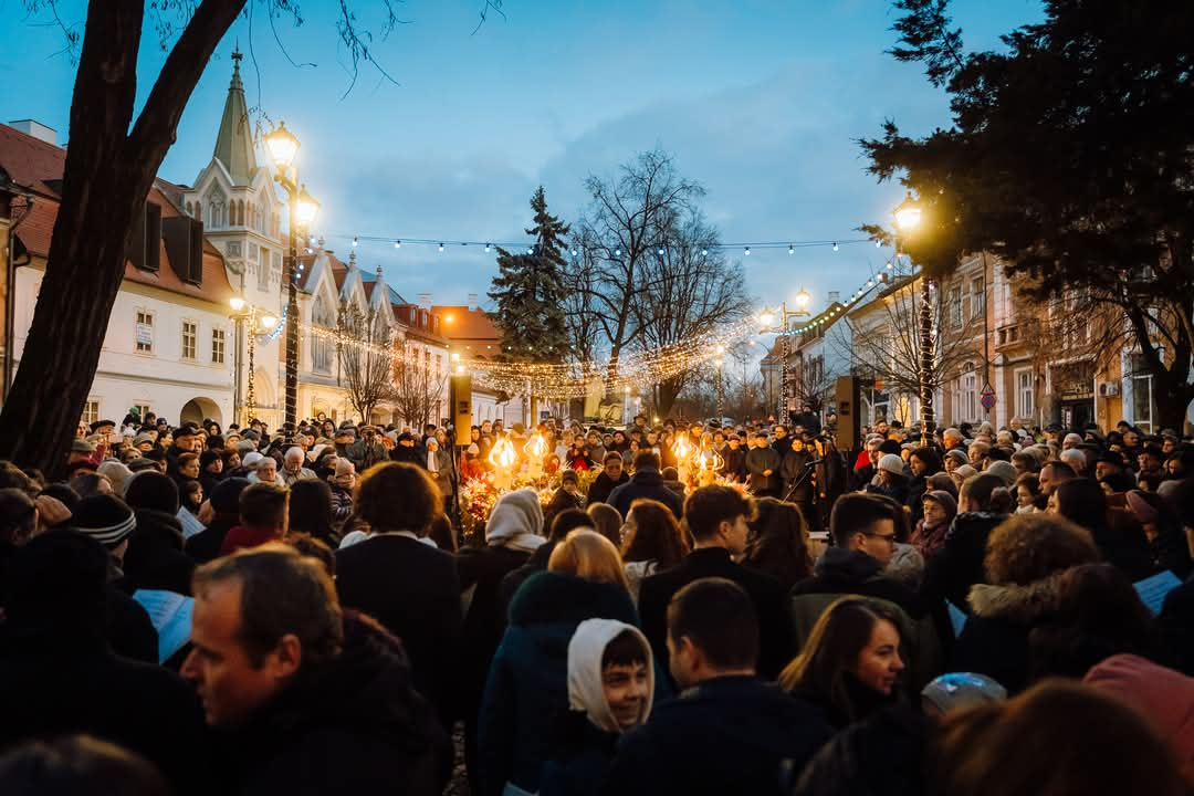 A fost aprinsă a patra lumânare de Advent