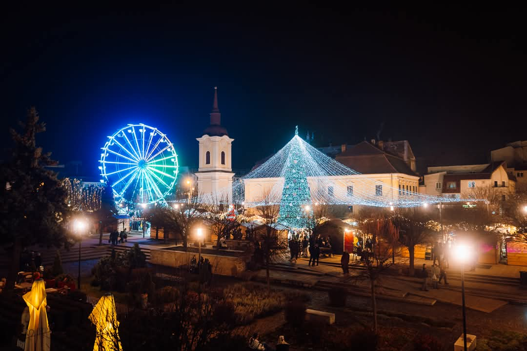 Caruselul, roata panoramică și trenulețul Târgului de Crăciun din Târgu Mureș rămân până duminică