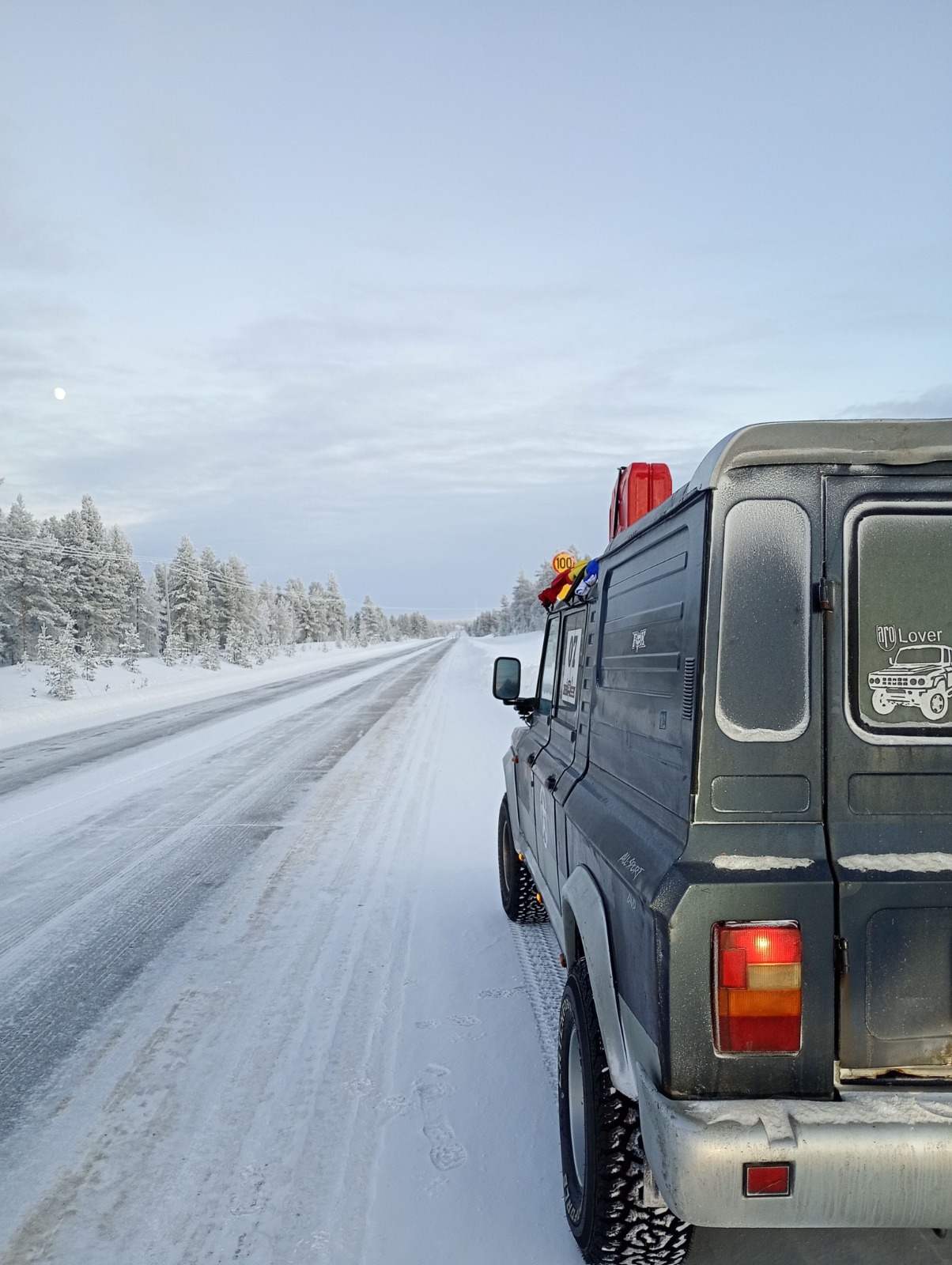 Mureșeanul plecat cu o caravană ARO spre Nordkapp, Norvegia, locul unde se agață în cui harta Europei, a ajuns la destinație, alături de alte două echipaje din România