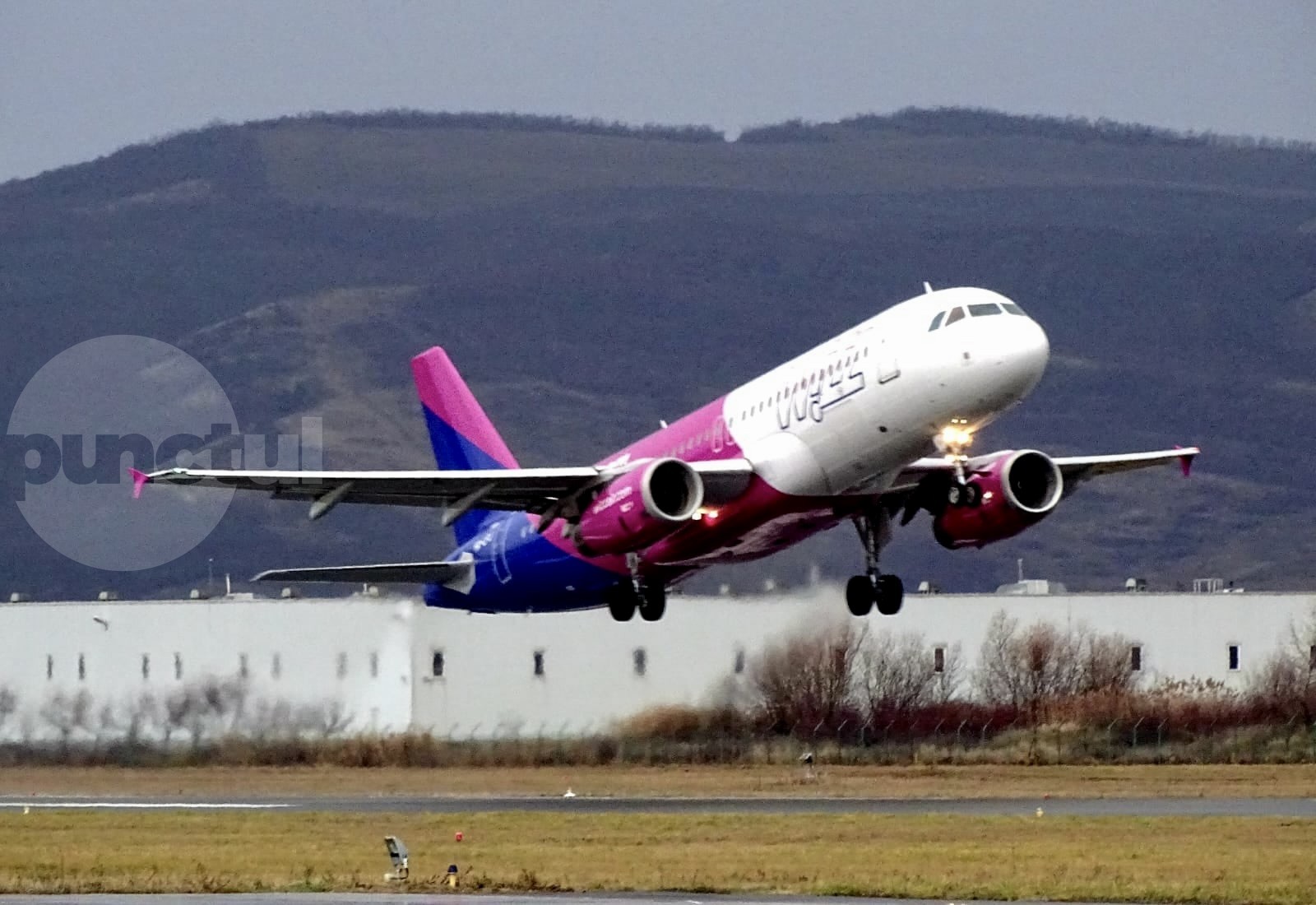 Wizz Air renunță și la zborurile de Londra de la Târgu Mureș