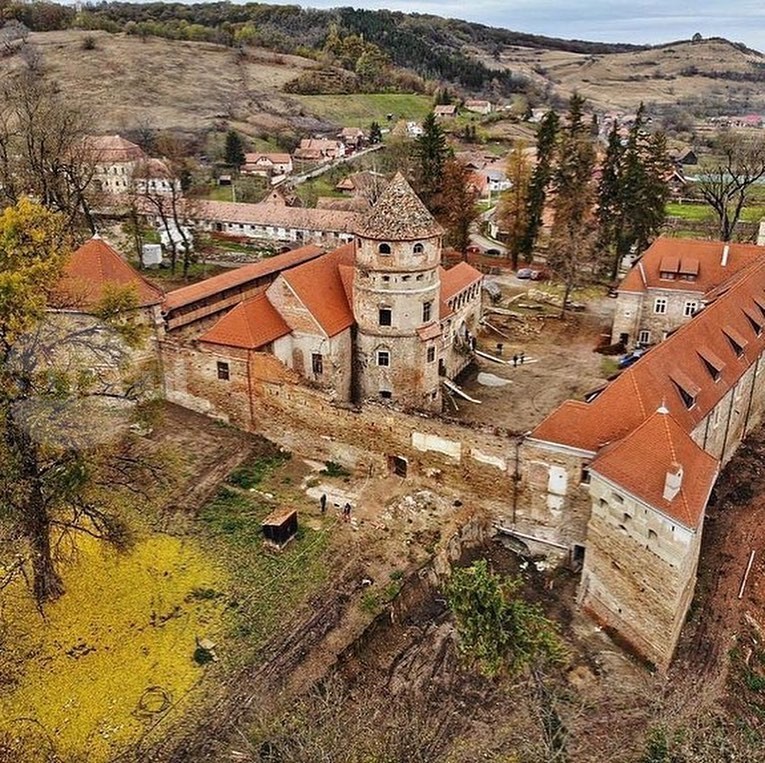 Descoperă castelul Bethlen din Criș