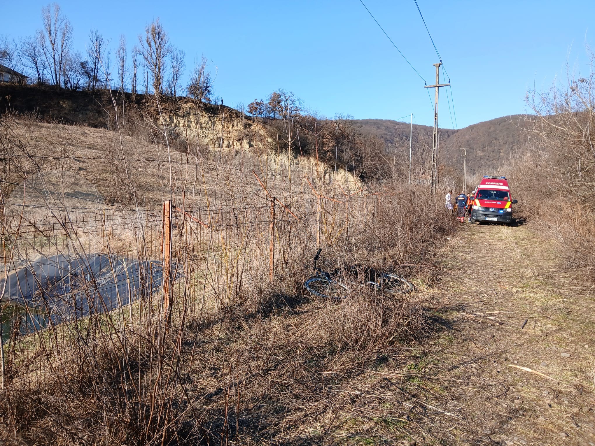 Sighișoara: Doi copii de 2 și 3 ani scoși dintr-o baltă în stop cardio-respirator