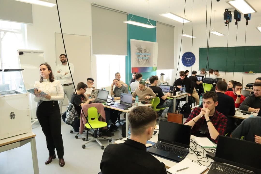 Prima ediție a FIT SprintLab a reunit 12 echipe de studenți din Târgu Mureș și Brașov la UMFST