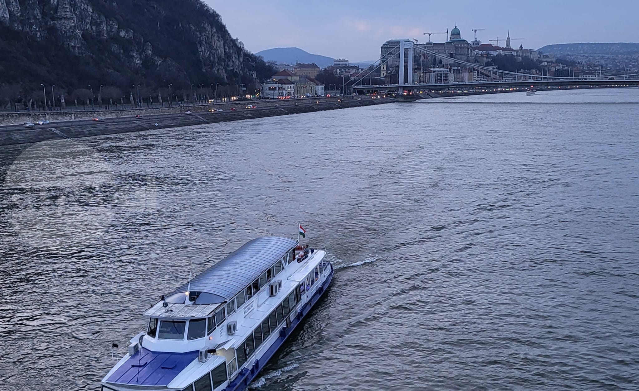 Budapesta atrage de aproape trei ori mai mulţi turişti străini decât toată România