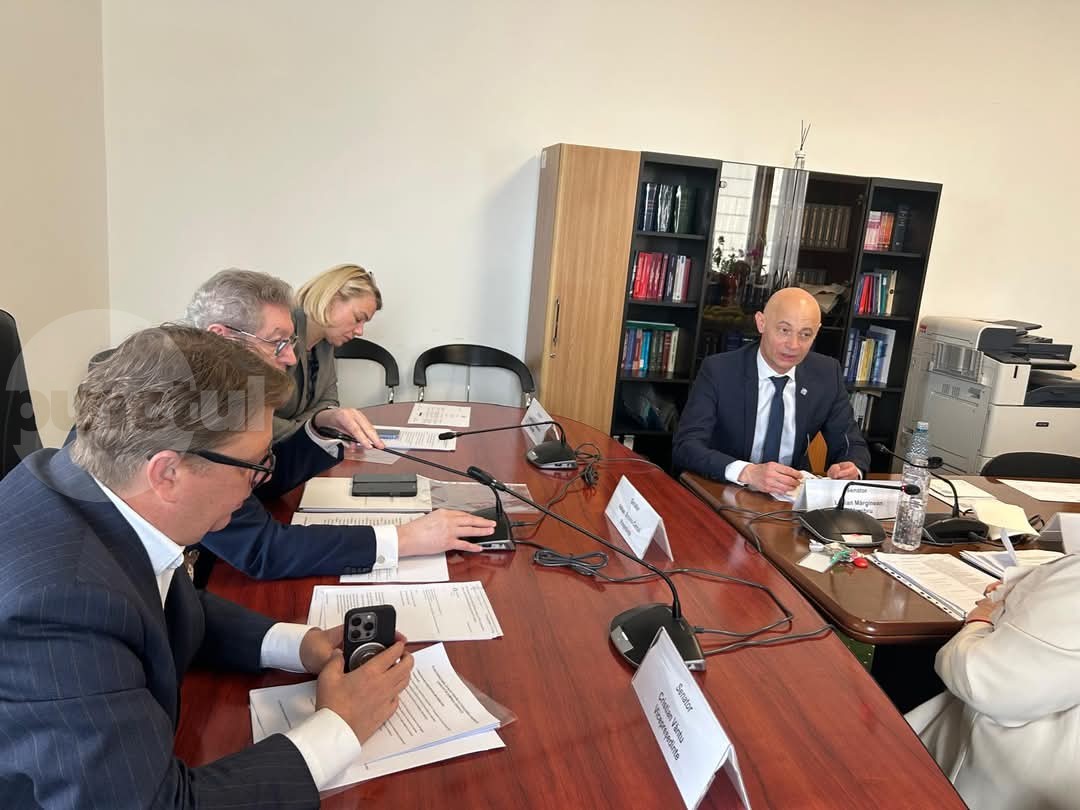 Deși e Săptămâna Mare, zilele acestea au fost pline de activitate și responsabilitate – în județ și în Parlament