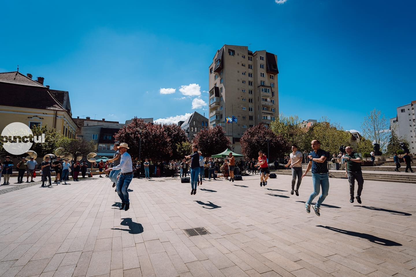 Flashmob în mai multe locații din Târgu Mureș pentru promovarea Nopții Muzeelor