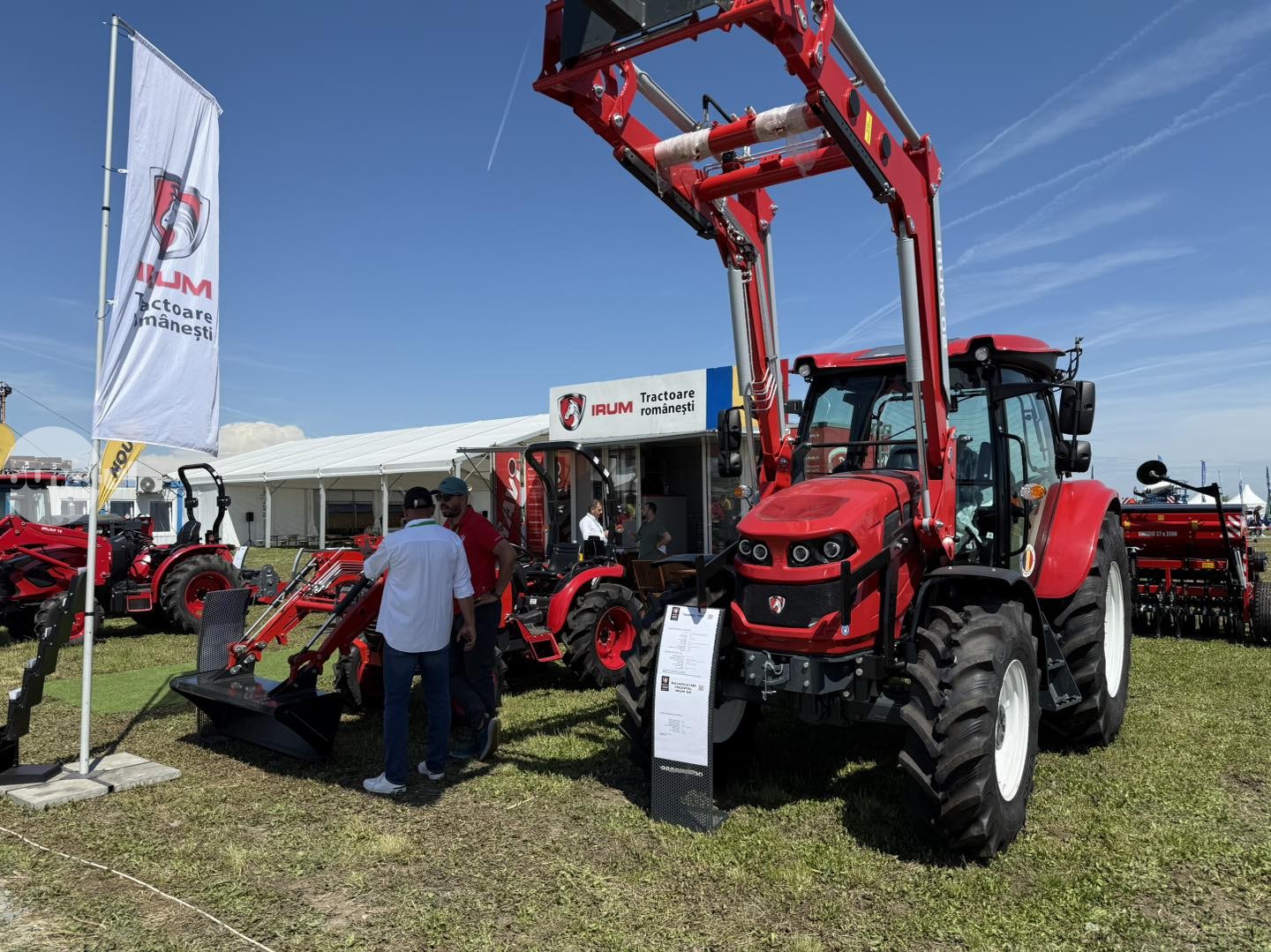Tractorul agricol TAGRO 102 și grapa cu discuri IRUM la parada utilajelor de la Agriplanta Show! (video)