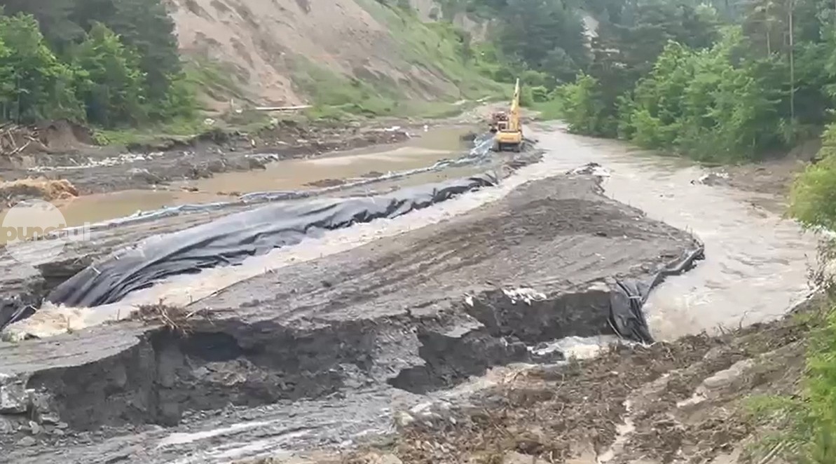 Salina Praid este din nou inundată de pârâul Corund (video)