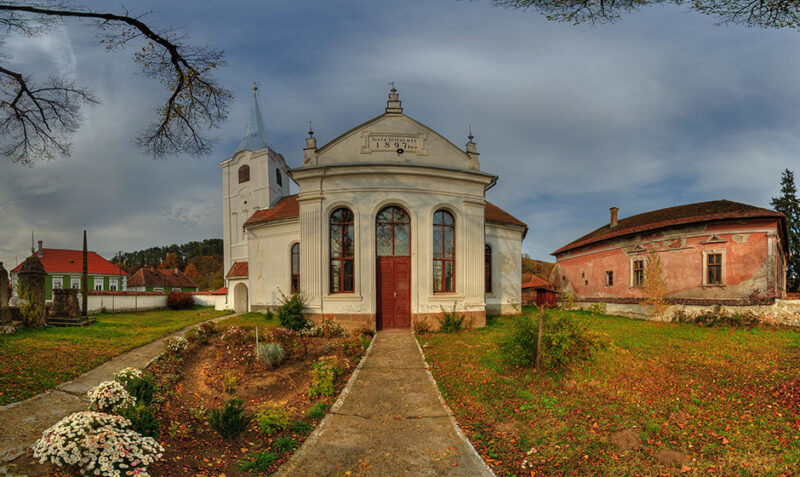 Comori din Ardeal: Biserica reformată Biborțeni