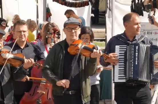 (Video) Întâlnirea Ansamblurilor Maghiare Profesioniste de Dans Popular la Târgu Mureș