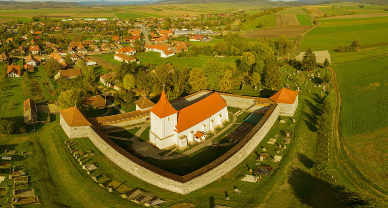 Comori din Ardeal: Biserica unitariană fortificată din Aita Mare