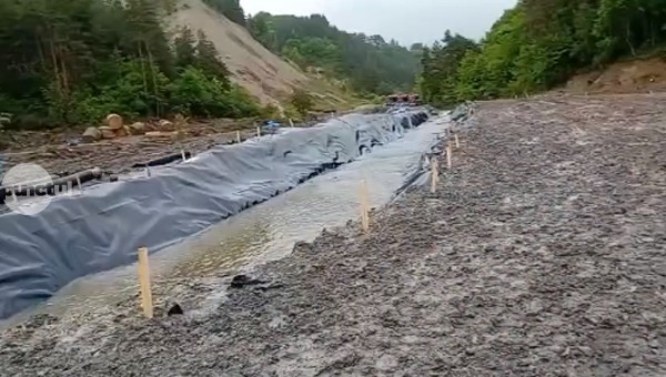 Trei motopompe funcţionează la Ocna de Jos şi la Praid; în zonă a plouat aproape necontenit