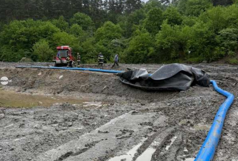Pompierii au intervenit şi pe timpul nopţii la Salina Praid, unde s-au produs infiltraţii