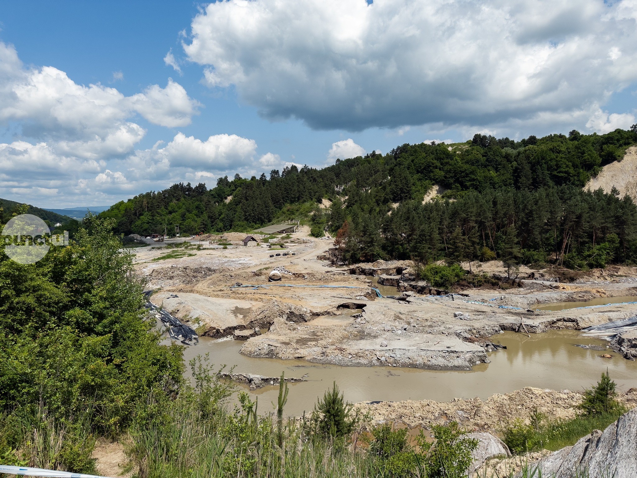 Petiție a localnicilor pentru stabilirea responsabilității în cazul poluării cu apă sărată de la Praid 