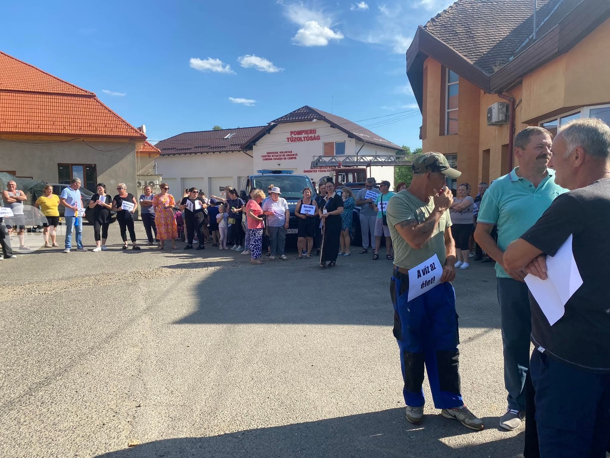 Primele semne de revoltă populară în zonele cu apă la program. Protest la Ceuașu de Câmpie! (video)