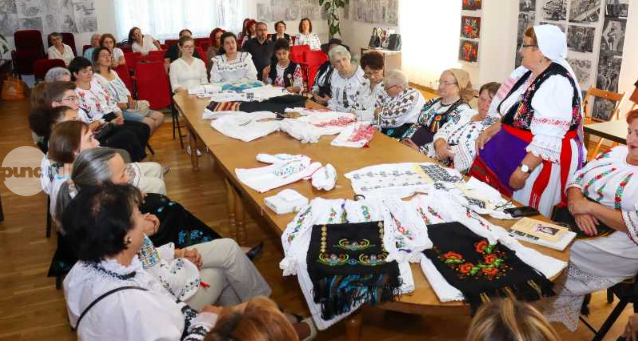 Meșteșugul confecționării cămășii cu ciupag, reinventat printr-un atelier special la Reghin