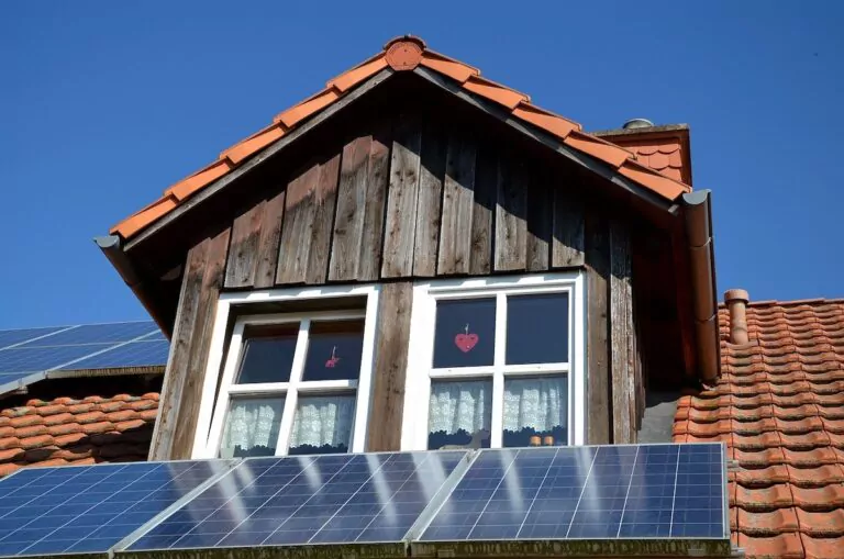 Delgaz Grid și DEO cer acces la invertoarele prosumatorilor. APCE reclamă abuz de monopol 