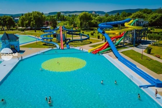Reduceri la Weekend și la piscină pentru familiile cu trei copii – procedura se simplifică
