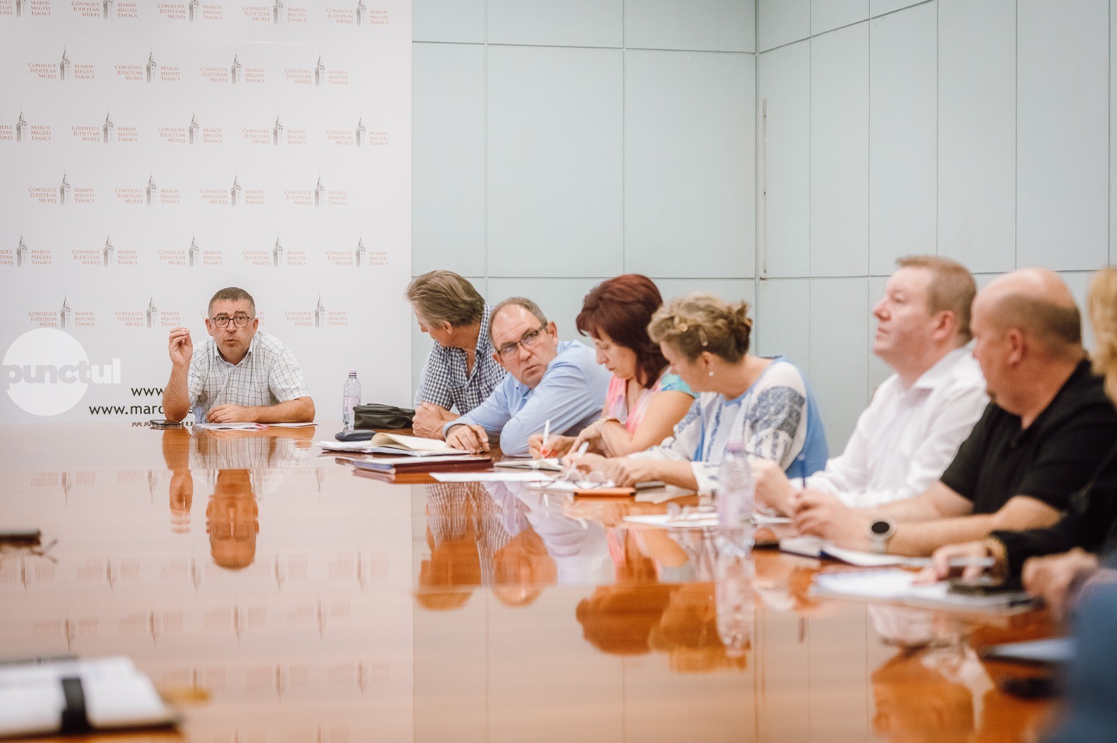 Ședință de urgență la Prefectura Mureș privind soluțiile pentru criza apei potabile din zona Târnăveni