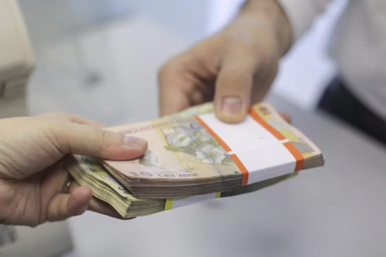 Mamele care sunt în concediu de creștere a copilului vor plăti CASS