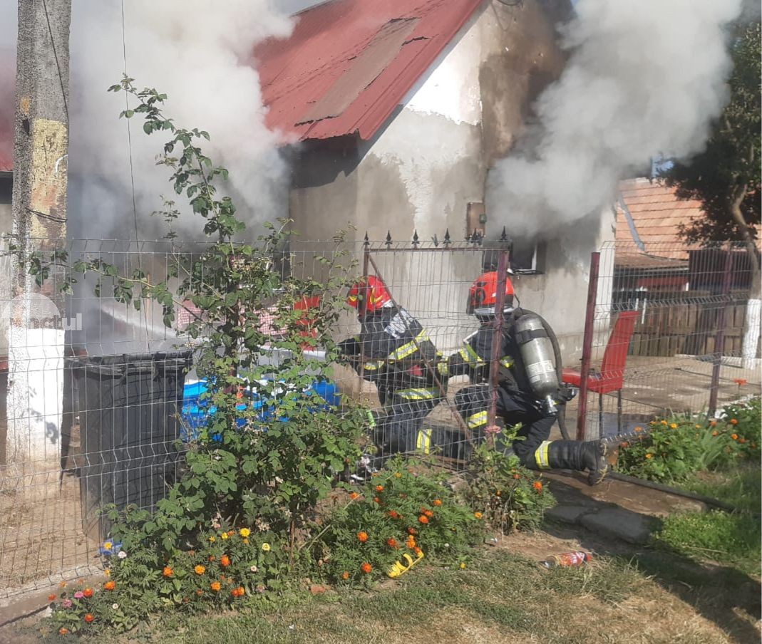 Incendiu cu final tragic în Miheșu de Câmpie: o femeie și-a pierdut viața