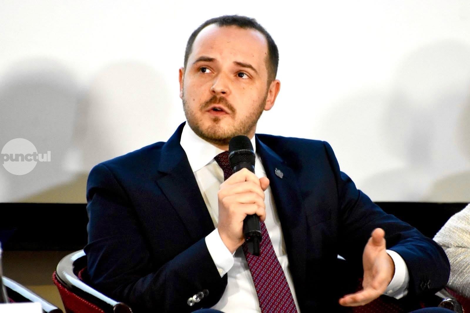 Ministrul Sănătăţii: Orice medic angajat la spitalul public îşi va face prioritar contractul cu CNAS în mediul public