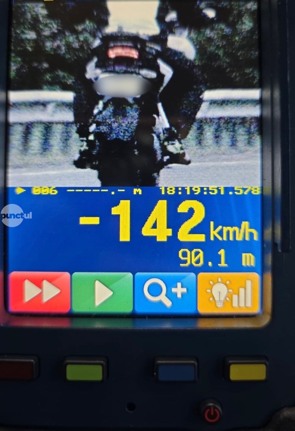 Mergea cu motocicleta prin Răstolița cu 142 de km/h