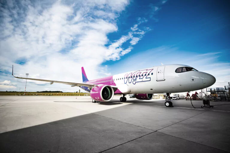 Compania Wizz Air a făcut un studiu pentru a afla de ce pasagerii aplaudă după aterizare