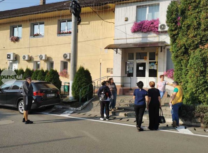 Administraţiile publice locale din peste 20 de comune, afiliate la SCOR, au suspendat programul cu publicul