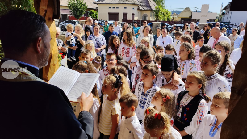 Tabără de icoană pe sticlă în parohia Cristești II