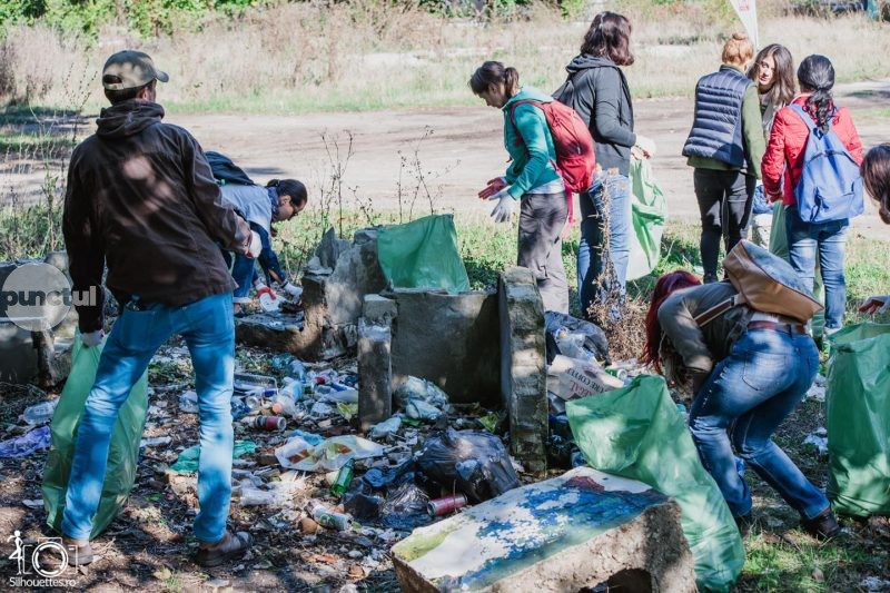 Elevii mureșeni așteptați să la Ziua de Curățenie Națională, derulată concomitent în 211 țări