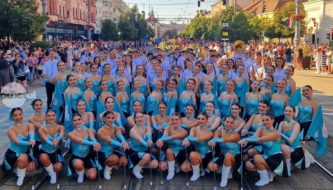 100 de majorete din Debrecen participă sâmbătă la Carnavalul Magiei Florilor la Târgu Mureș