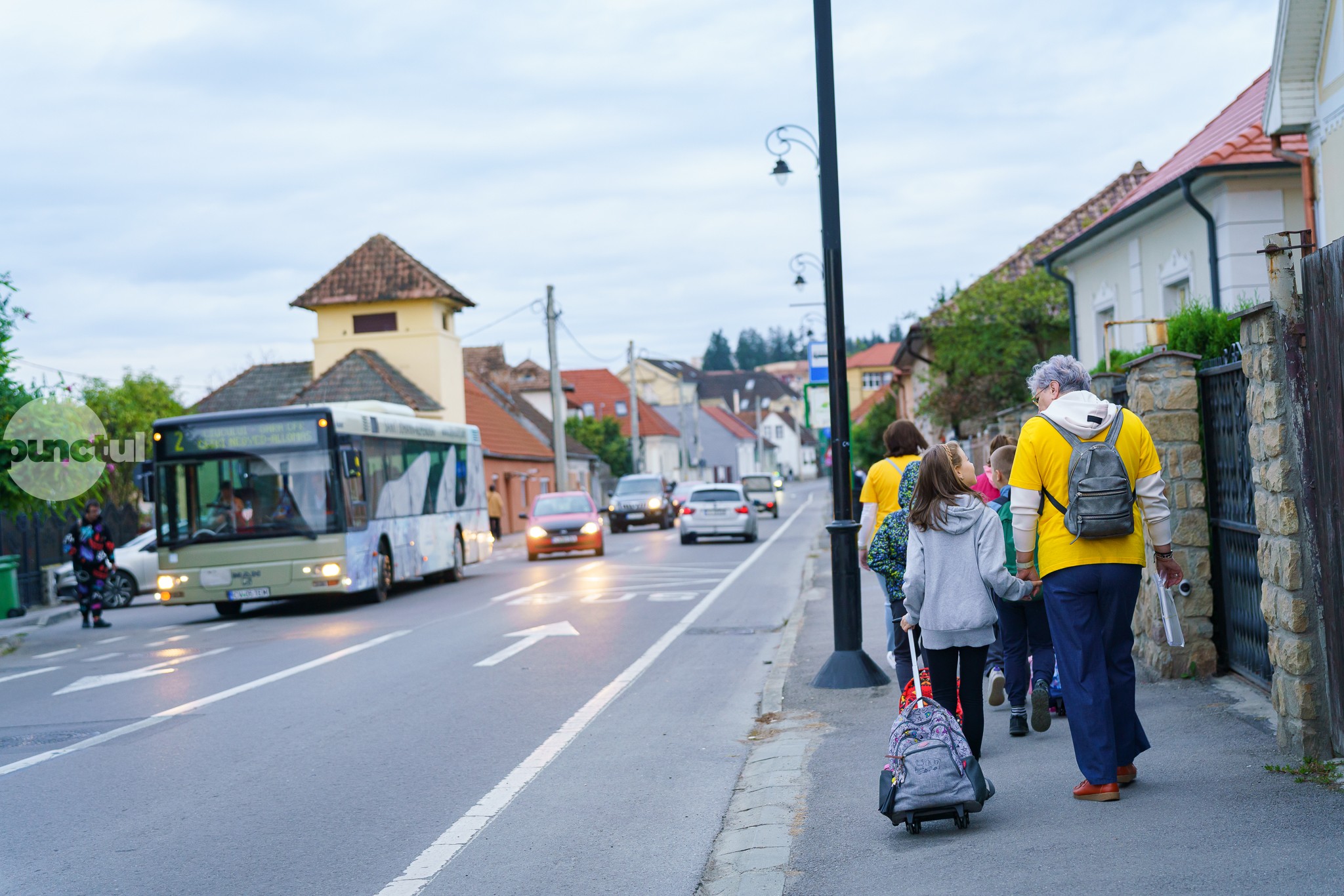 Programul Pedibus, care încurajează mersul pe jos la școală, demarat la Sfântu Gheorghe și Târgu Secuiesc