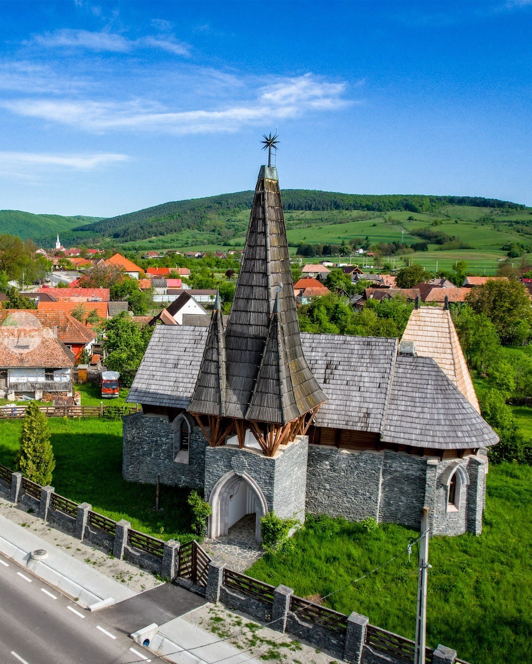 Descoperă biserica reformată din Vârghiș unde trecutul și prezentul se împletesc armonios!