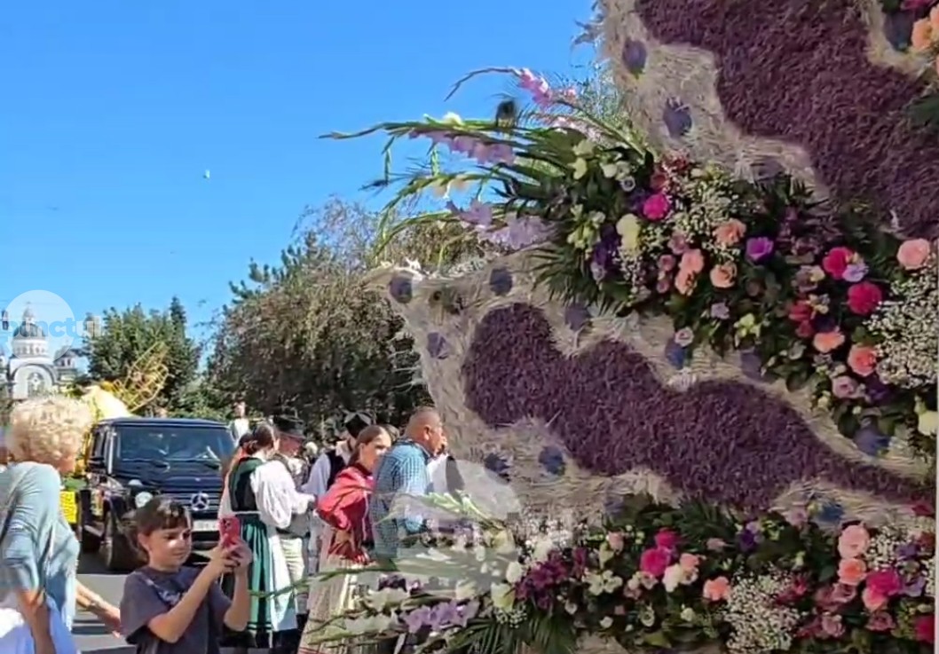 (Video) Parada Carelor Alegorice la Magia Florilor