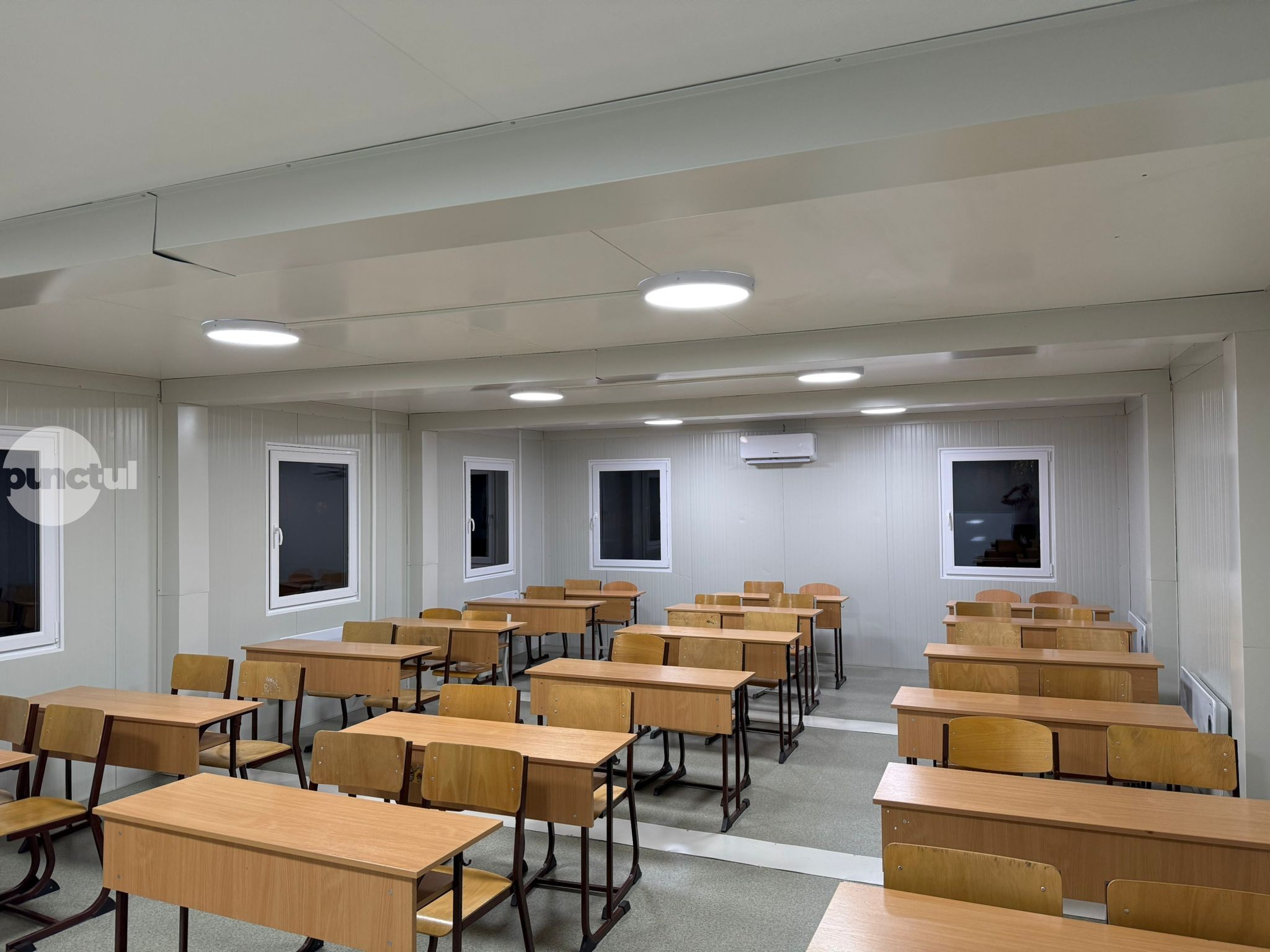 Școala Gimnazială Tudor Vladimirescu a primit două săli de clasă modulare… în containere